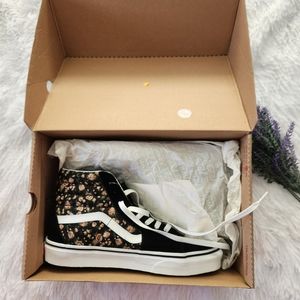 New In Box Sk8-HI VANS Sneakers size 8.5
